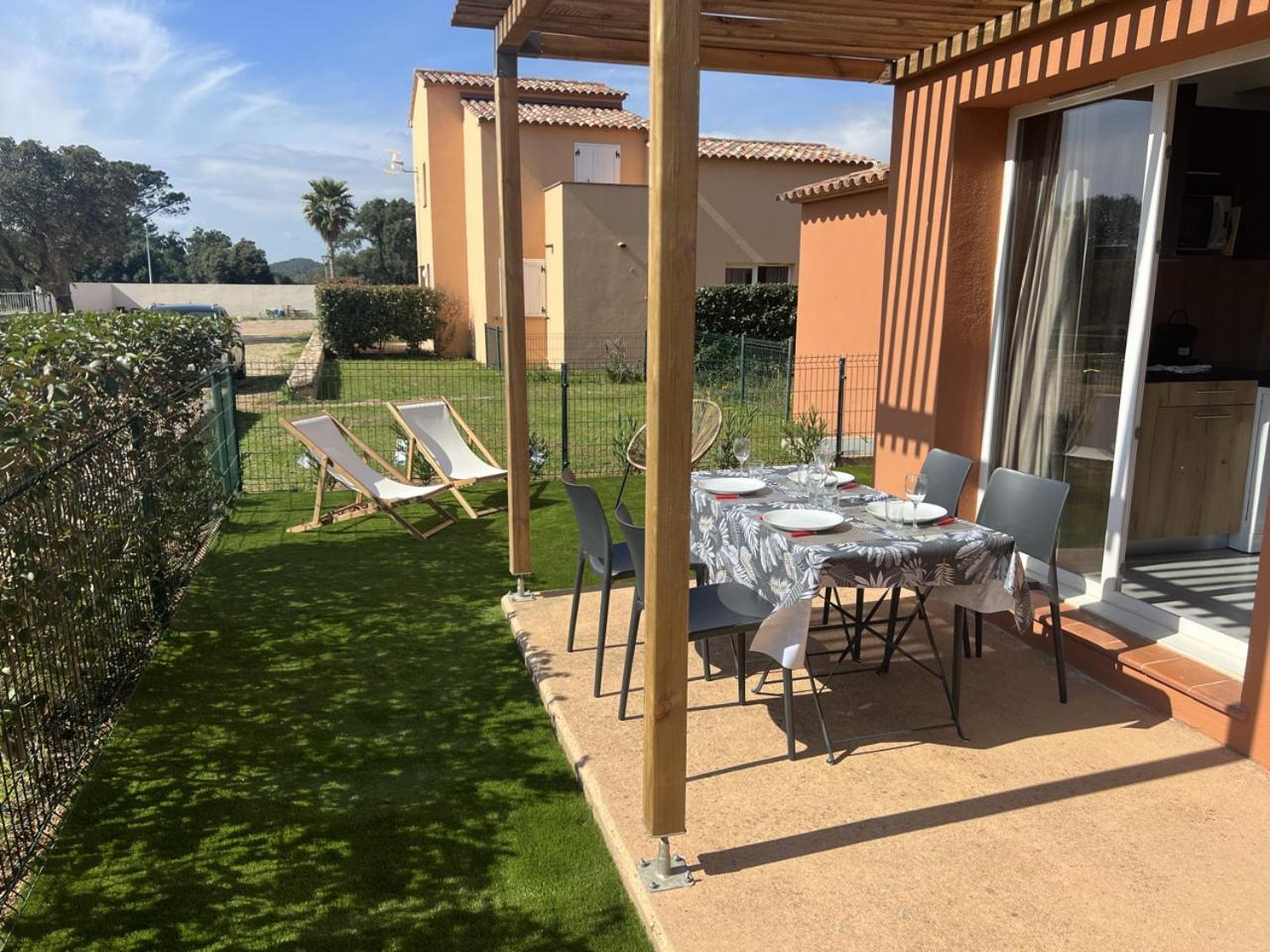 Residence Hoteliere Les Hameaux De Saint Cyprien Appartement 2 Chambres Леччі Екстер'єр фото